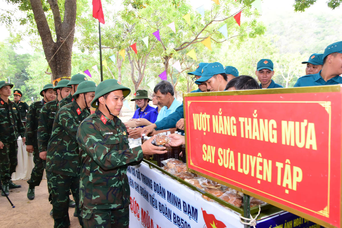 Các cán bộ, chiến sĩ tham gia&nbsp;chương trình "Tiếp sức mùa huấn luyện năm 2026". Ảnh: Minh Phương.