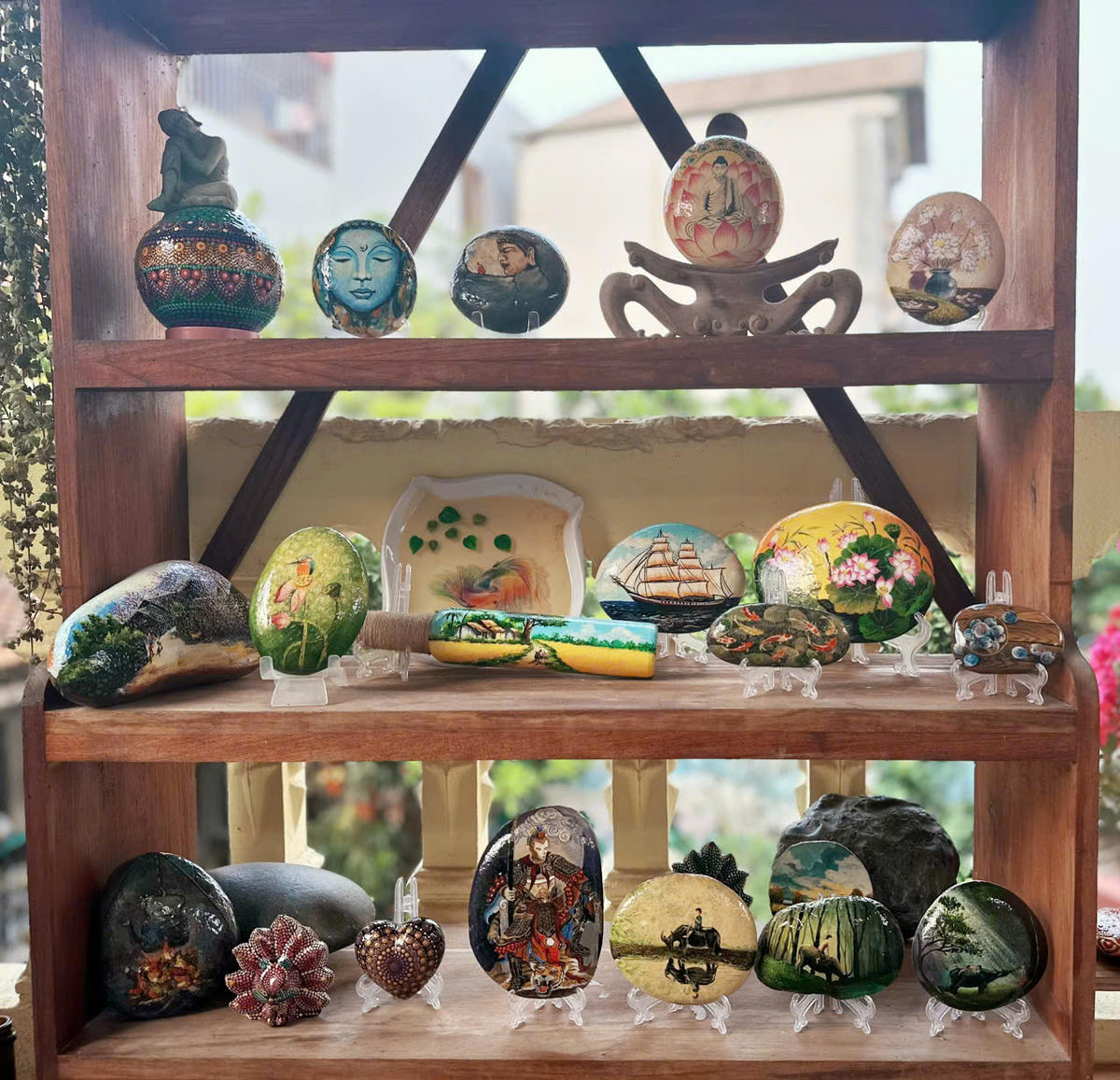 Cuộc đời mới của những chai thủy tinh, viên sỏi.