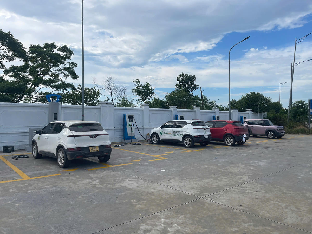 Thủ tướng chỉ đạo phát triển hạ tầng trạm sạc xe điện tại các khu chung cư