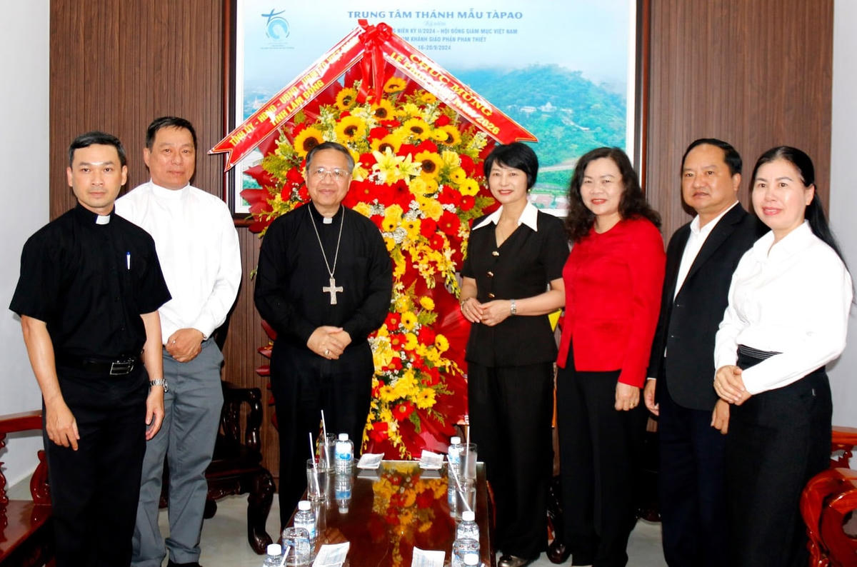 Bà Phạm Thị Phúc, Phó Bí thư Tỉnh ủy, Chủ tịch Ủy ban MTTQ Việt Nam tỉnh Lâm Đồng cùng Đoàn công tác thăm, chúc mừng Tòa Giám mục Giáo phận Phan Thiết, nhân dịp Lễ Phục sinh 2026. 

