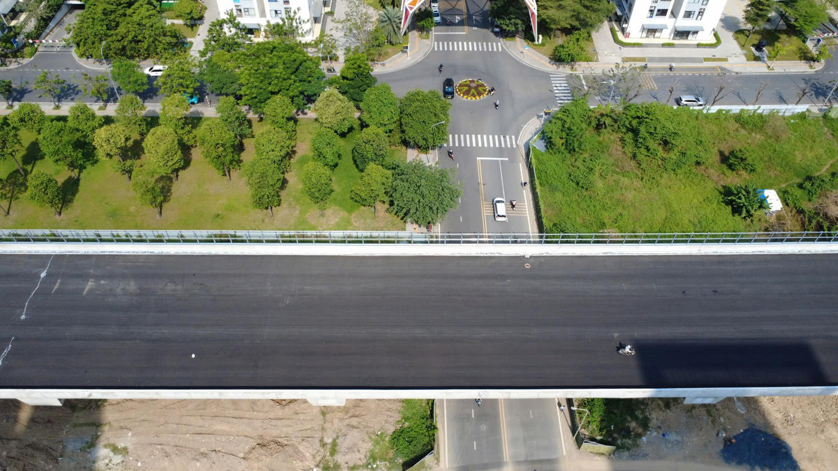 Trước đó, hồi cuối năm 2025, TP Hồ Chí Minh đã thông xe kỹ thuật một số đoạn của dự án Vành đai 3 TP Hồ Chí Minh và chủ đầu tư cam kết sẽ thông xe, đưa vào khai thác dịp 30/4 này. Ảnh: Đ.Xá. 