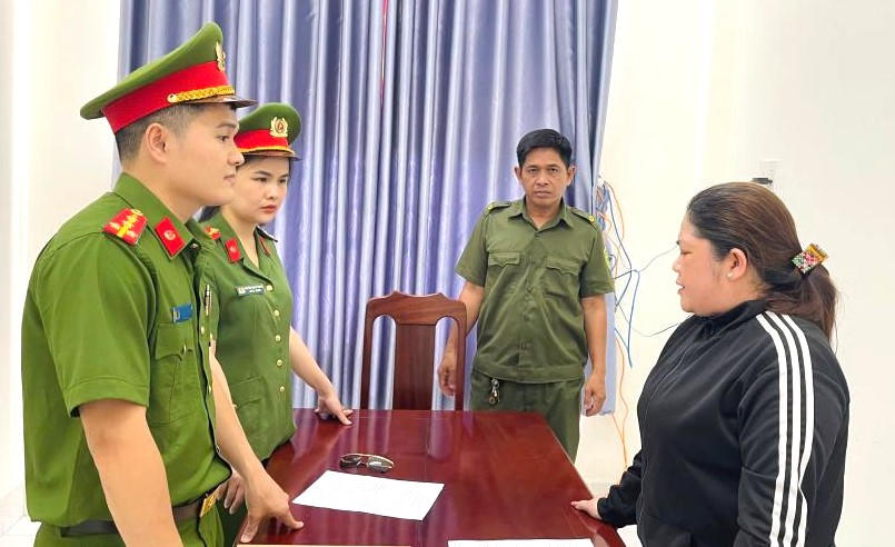 Bị can Trần Thị Tuyết Anh tại cơ quan điều tra. Ảnh: Công an Hà Tĩnh.