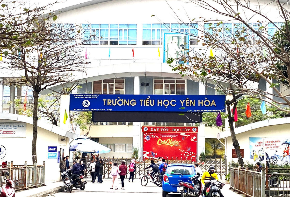 Tại Trường Tiểu học Yên Hòa (phường Yên Hòa, Hà Nội), Công ty TNHH thương mại và dịch vụ Ban Mai được chỉ định trúng thầu với giá hơn 11,5 tỷ đồng.