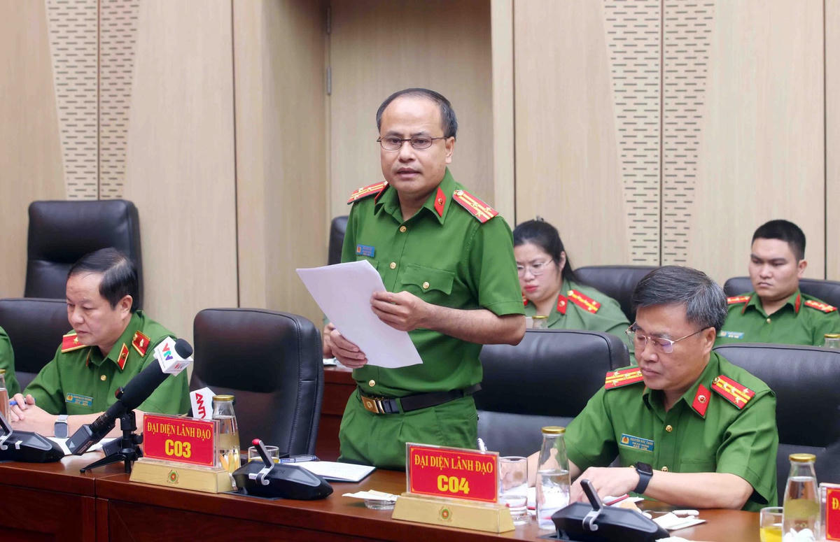 Thượng tá Hồ Văn Hùng, Phó Cục trưởng Cục Cảnh sát điều tra tội phạm về tham nhũng, kinh tế, buôn lậu, Bộ Công an thông tin tại Họp báo về vụ án liên quan hệ sinh thái của Mailisa. Ảnh BCA.