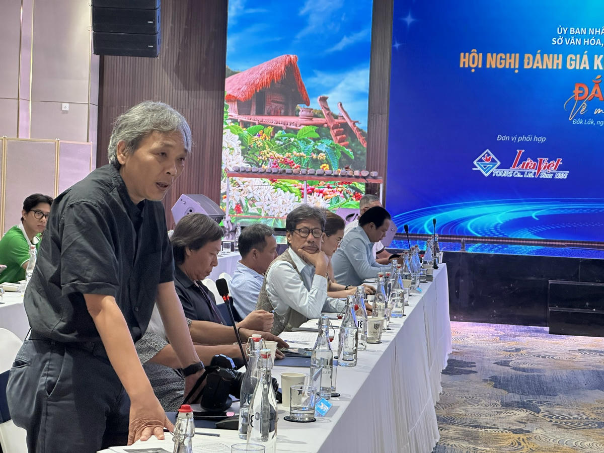 Nhà báo Phạm Trung Tuyến, Phó Giám đốc VOV giao thông phát biểu tại hội nghị. Ảnh: Lê Biết.