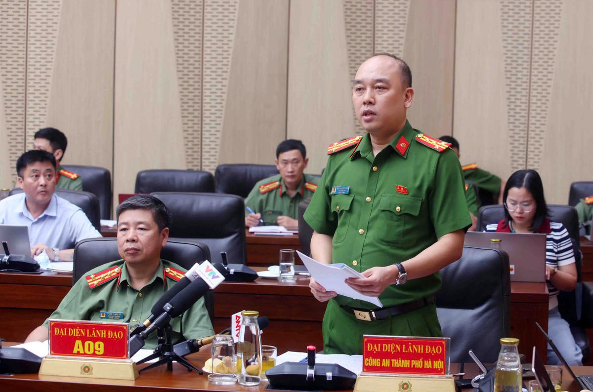 Đại tá Nguyễn Đức Long, Phó Giám đốc Công an thành phố Hà Nội cung cấp thông tin tại Họp báo. Ảnh BCA