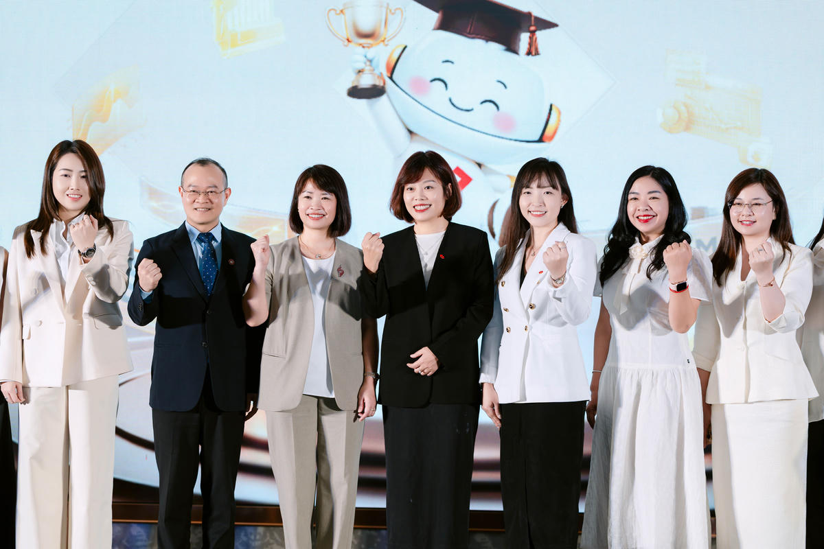 Techcombank ra mắt "Chương trình kiến tạo tư duy và bản lĩnh lãnh đạo cho thế hệ kề cận" và khởi động "Đấu trường ai kinh doanh"