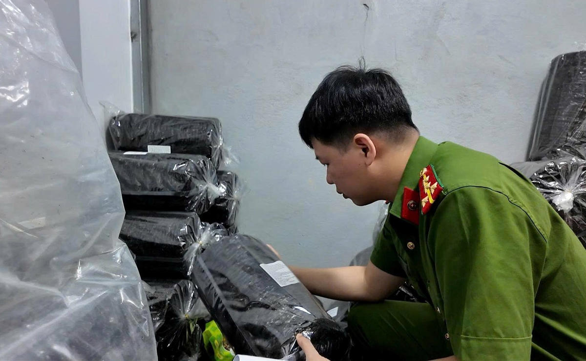Công an TP Đà Nẵng bắt số lượng rong biển khô giả. Ảnh: CV.
