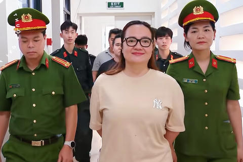 Bị can Hoàng Hường tại cơ quan công an. Ảnh: VTV.