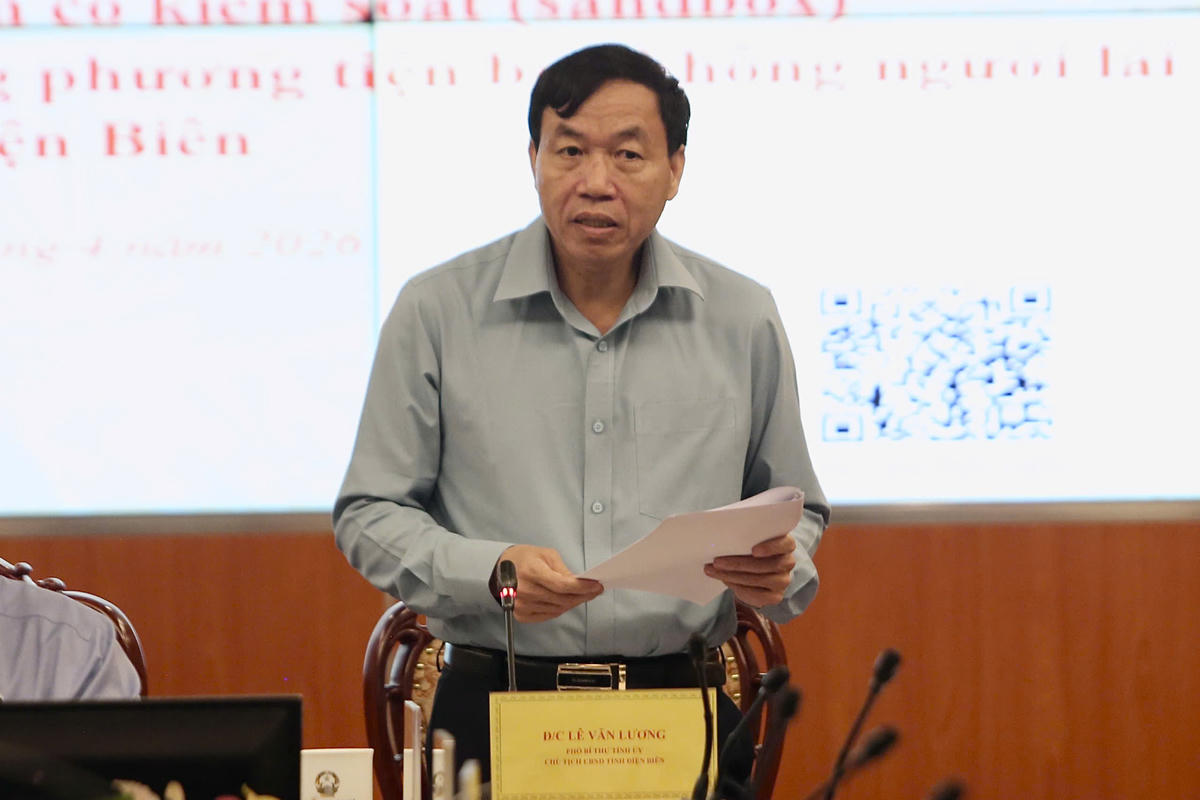 Chủ tịch UBND tỉnh Điện Biên Lê Văn Lương phát biểu tại buổi làm việc.