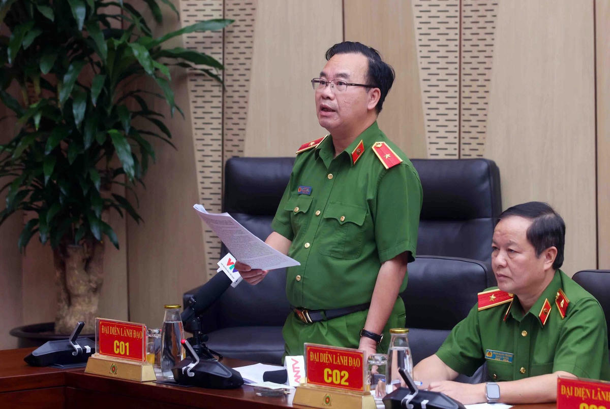 Thiếu tướng Lê Văn Tân, Phó Chánh Văn phòng Cơ quan Cảnh sát điều tra Bộ Công an trả lời báo chí.