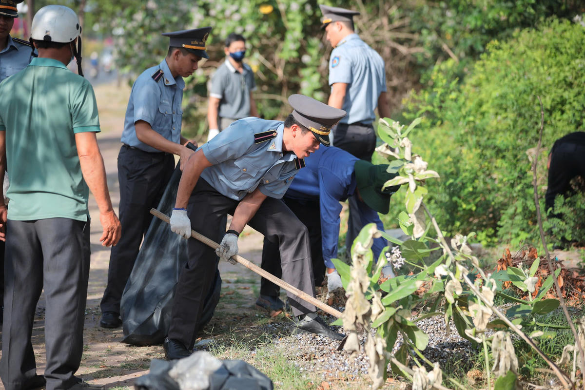 Cảnh sát biển chung tay bảo vệ môi trường