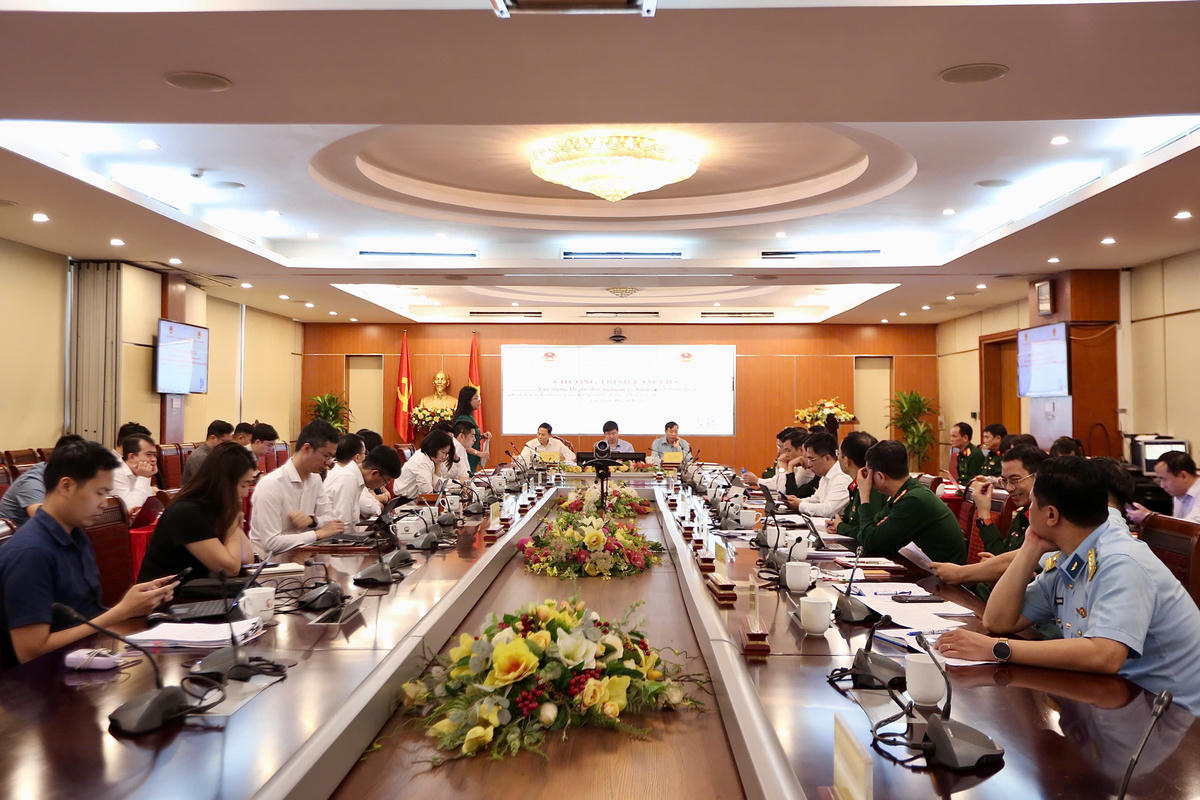 Toàn cảnh buổi làm việc.