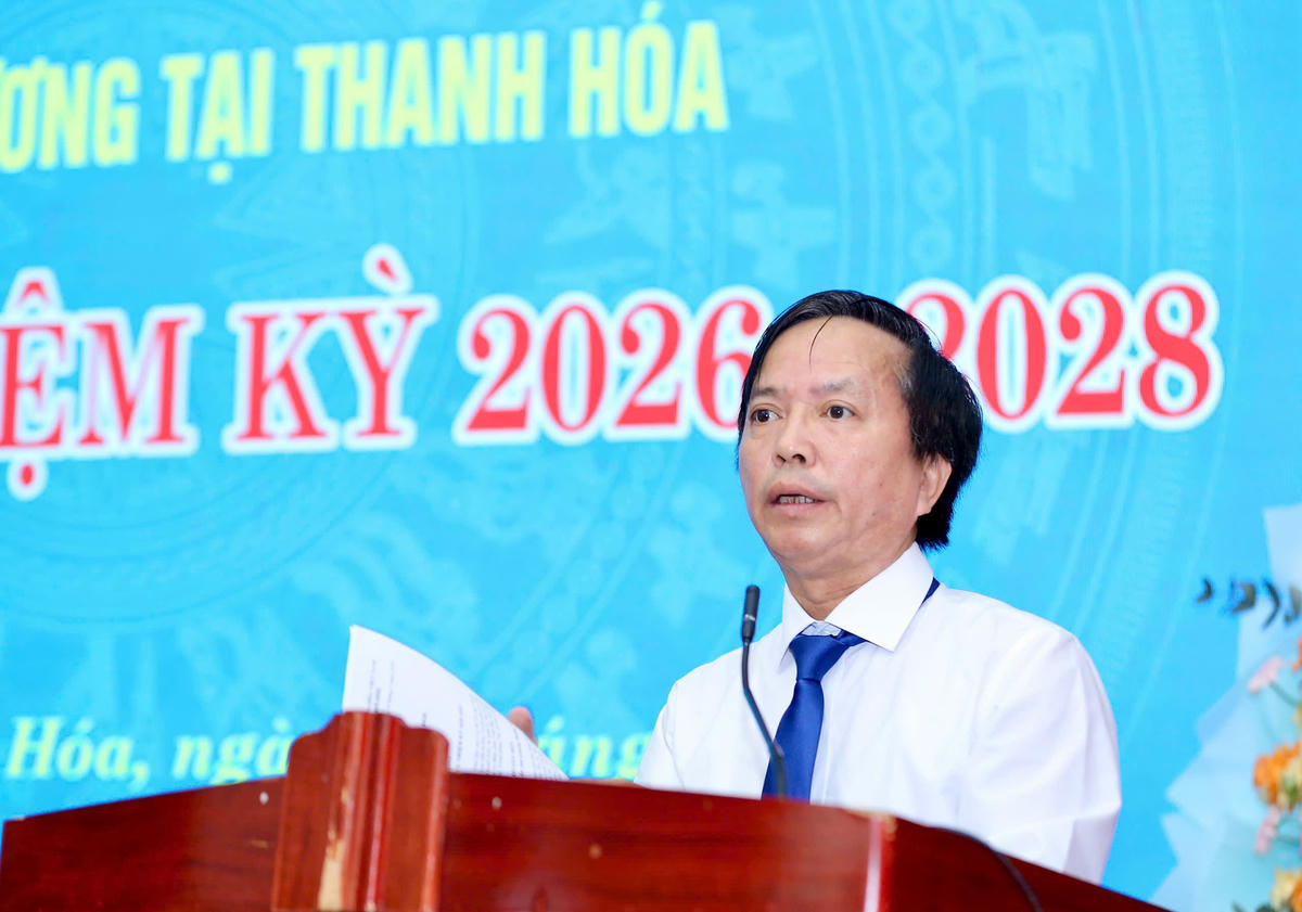 Nhà báo Nguyễn Thế Lượng - Báo Giáo dục và Thời đại trình bày báo cáo tại đại hội. Ảnh: Đình Minh.