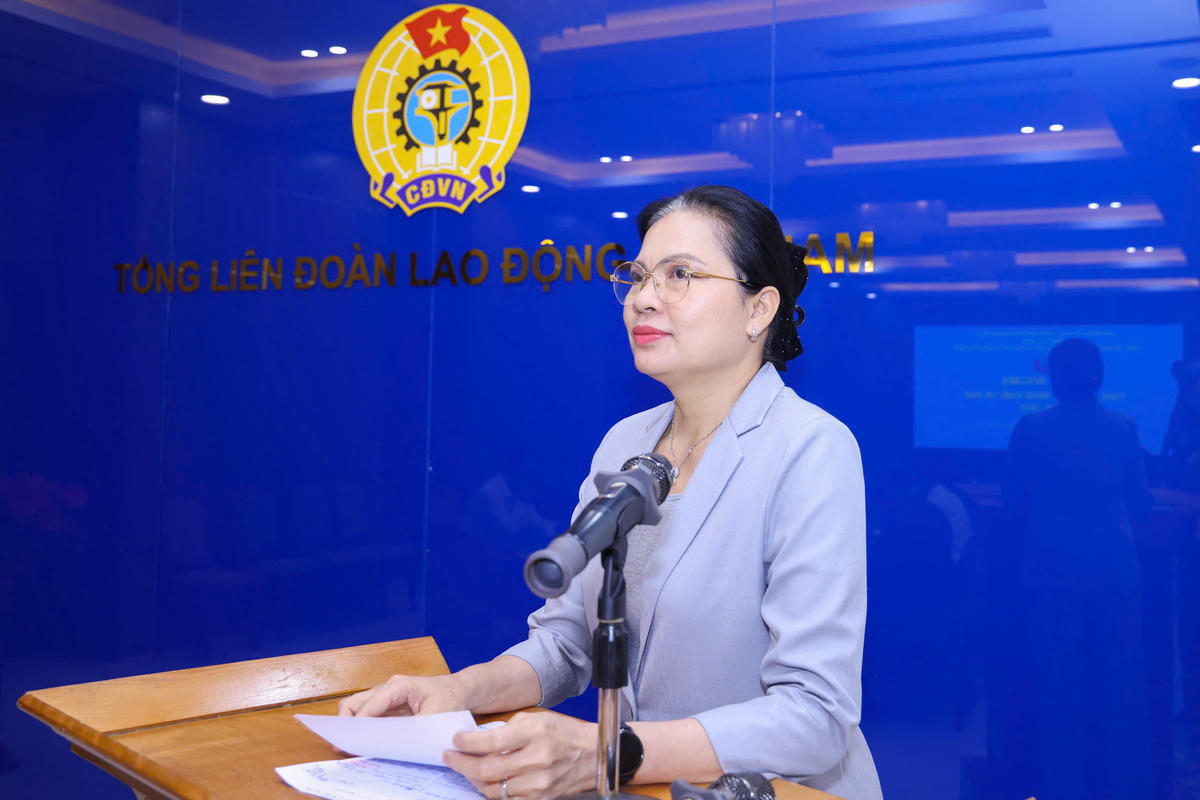 Phó Chủ tịch - Tổng Thư ký Hà Thị Nga phát biểu tại Hội nghị. Ảnh: Quang Vinh.