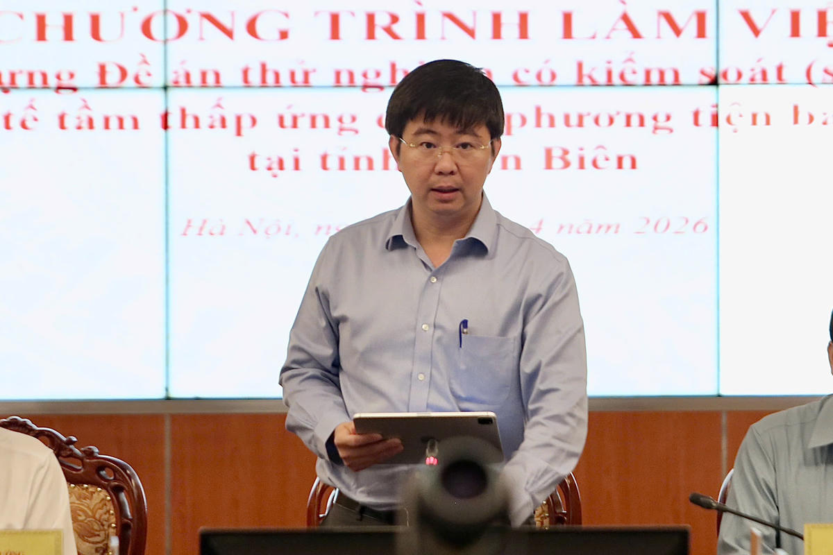 Thứ trưởng Bùi Hoàng Phương phát biểu tại cuộc họp.