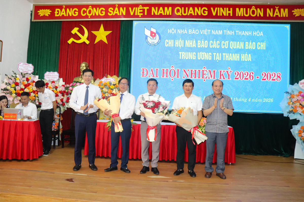 Ban Thư ký Chi hội nhà báo các cơ quan báo chí Trung ương tại Thanh Hóa ra mắt đại hội. Ảnh: Đình Minh.