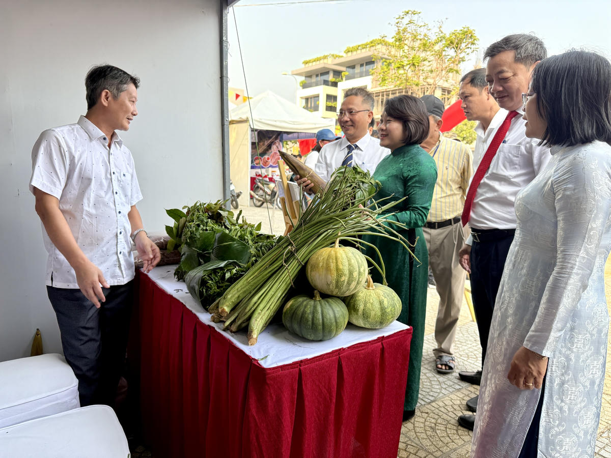Sản vật miền núi Trà Leng, Hiệp Đức hút khách tại Lễ hội Cầu ngư biển Đà Nẵng