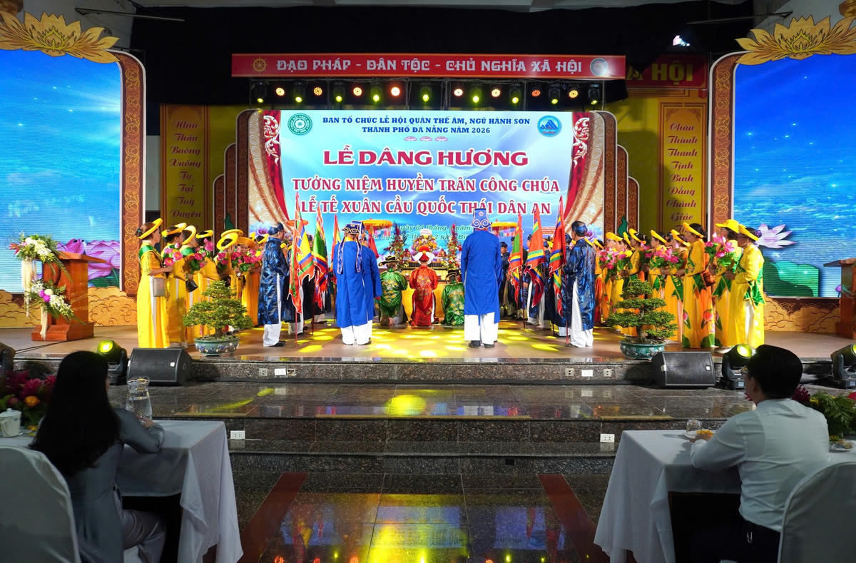 Trang nghiêm nghi lễ tại Lễ hội Quán Thế Âm Ngũ Hành Sơn Đà Nẵng