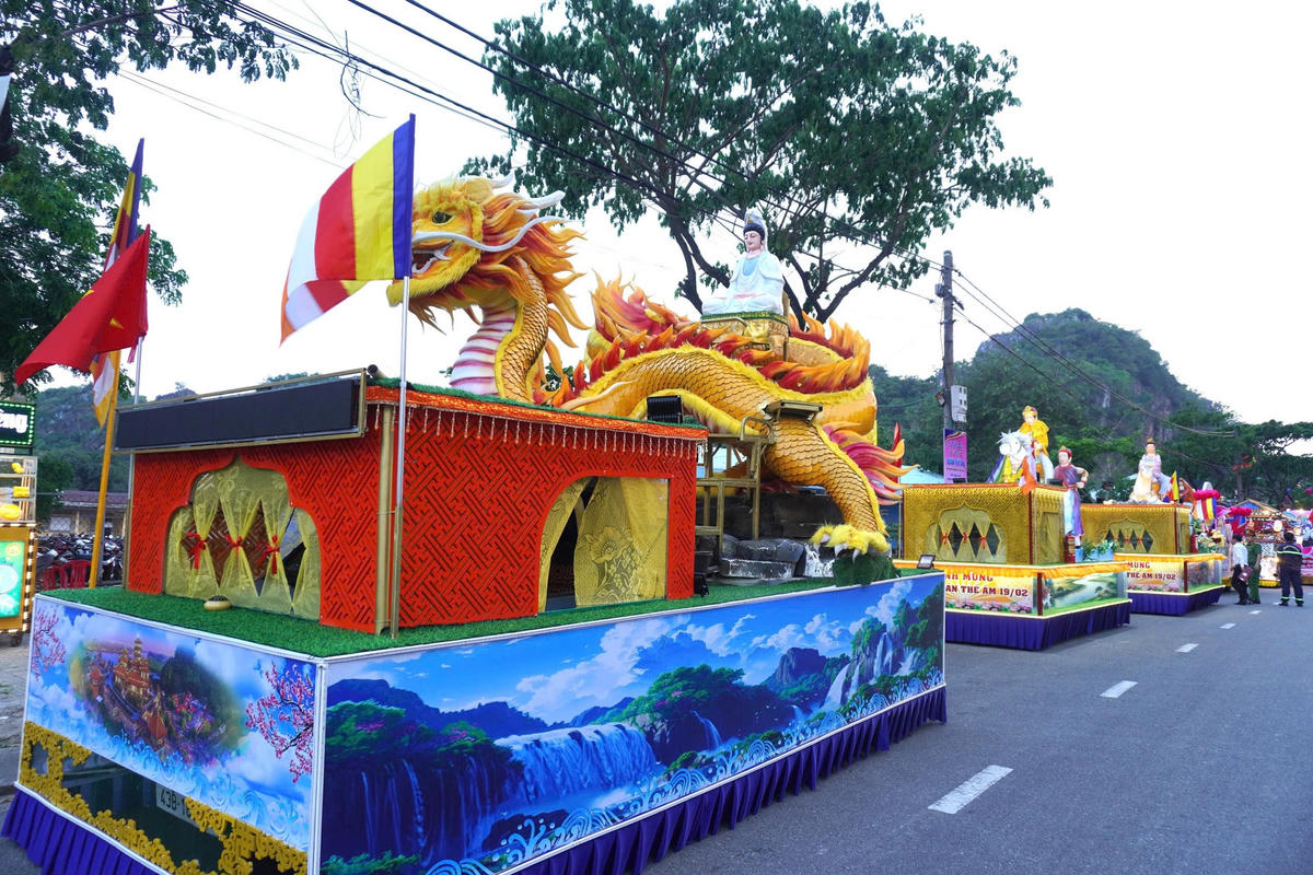 Trang nghiêm nghi lễ tại Lễ hội Quán Thế Âm Ngũ Hành Sơn Đà Nẵng
