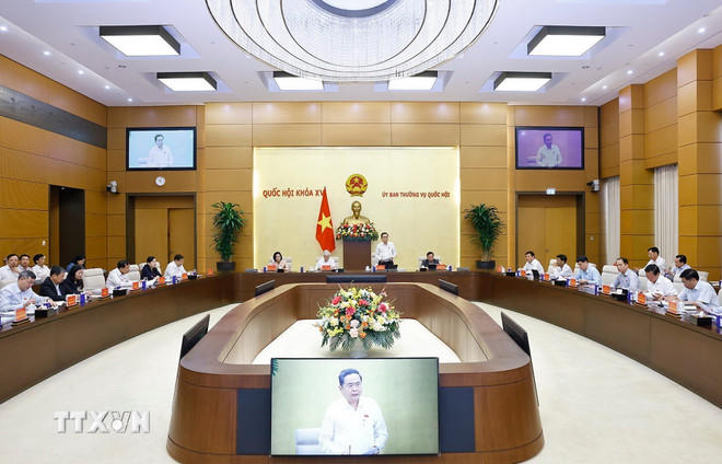 ttxvn-0504-chu-tich-quoc-hoi-hop-lanh-dao-to-dai-bieu-quoc-hoi-7.jpg