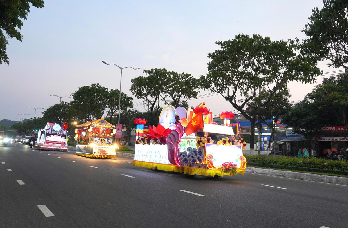 Trang nghiêm nghi lễ tại Lễ hội Quán Thế Âm Ngũ Hành Sơn Đà Nẵng