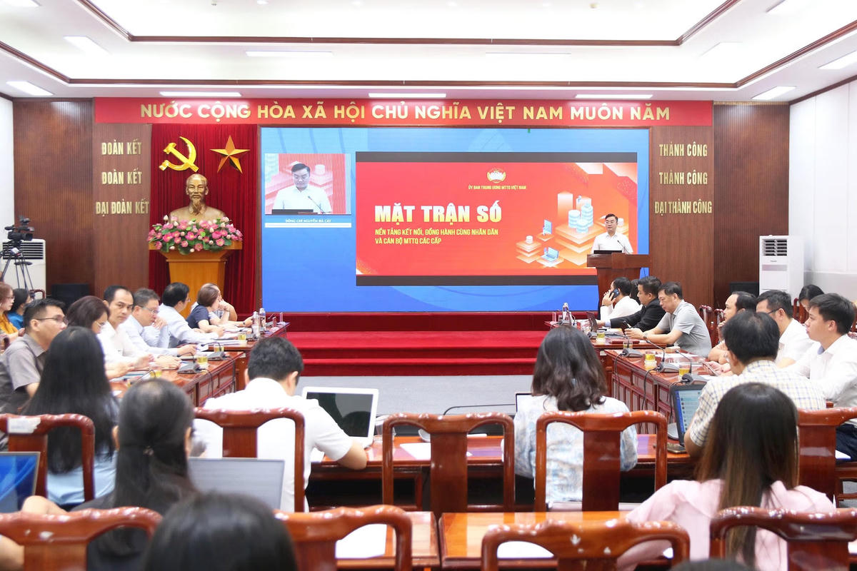 Hội nghị trực tuyến toàn quốc triển khai thí điểm nền tảng “Mặt trận số” và tập huấn “Ứng dụng AI trong công tác MTTQ các cấp” do UBTƯ MTTQ Việt Nam tổ chức ngày 15/8/2025. Ảnh: Tiến Đạt.