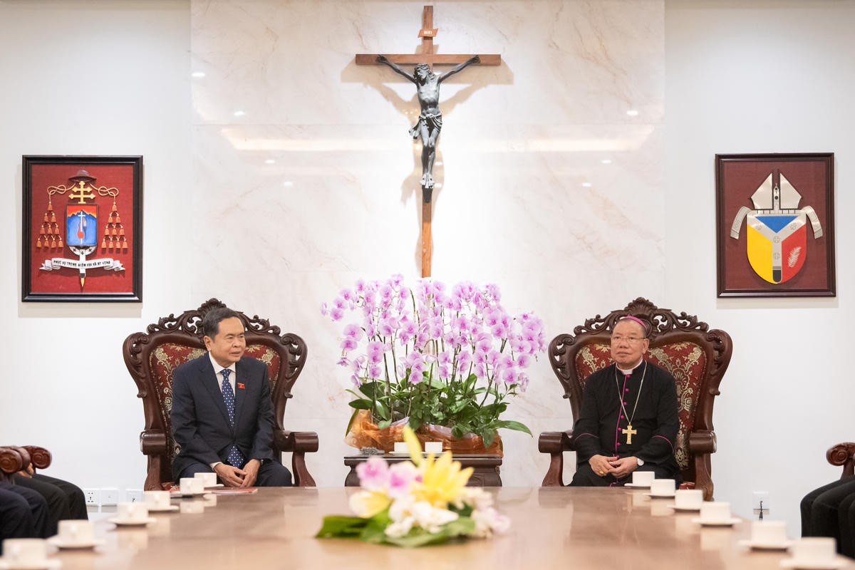Chủ tịch Quốc hội Trần Thanh Mẫn thăm, chúc mừng Tổng Giáo phận Hà Nội