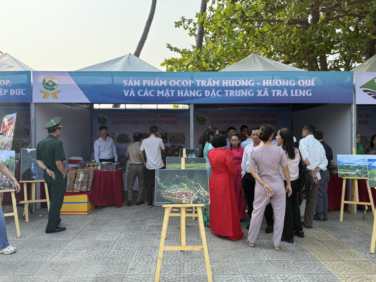 Sản vật miền núi Trà Leng, Hiệp Đức hút khách tại Lễ hội Cầu ngư biển Đà Nẵng