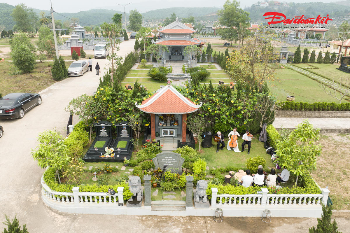 Gần 1.500 ngày viết nhật ký gửi chồng và buổi tảo mộ đặc biệt