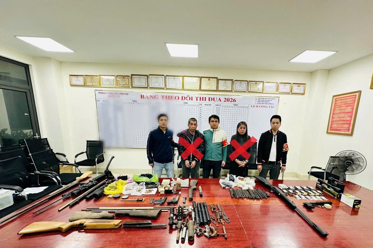 02 đối tượng Hoàng Sơn và Phạm Thị Trúc Quỳnh tại cơ quan công an.