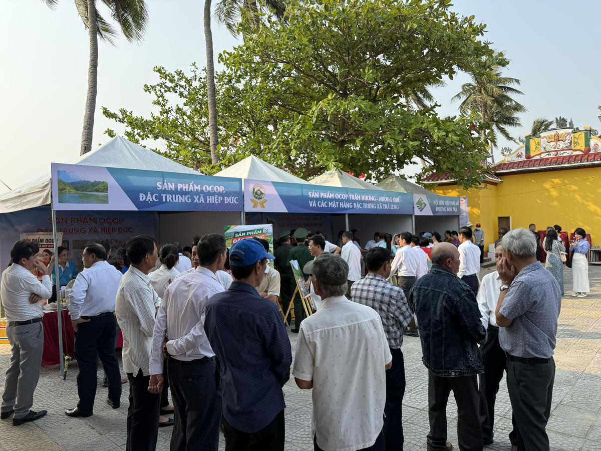 Sản vật miền núi Trà Leng, Hiệp Đức hút khách tại Lễ hội Cầu ngư biển Đà Nẵng