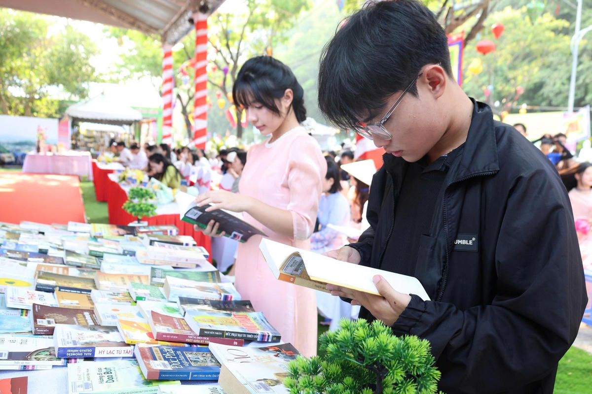 Trang nghiêm nghi lễ tại Lễ hội Quán Thế Âm Ngũ Hành Sơn Đà Nẵng