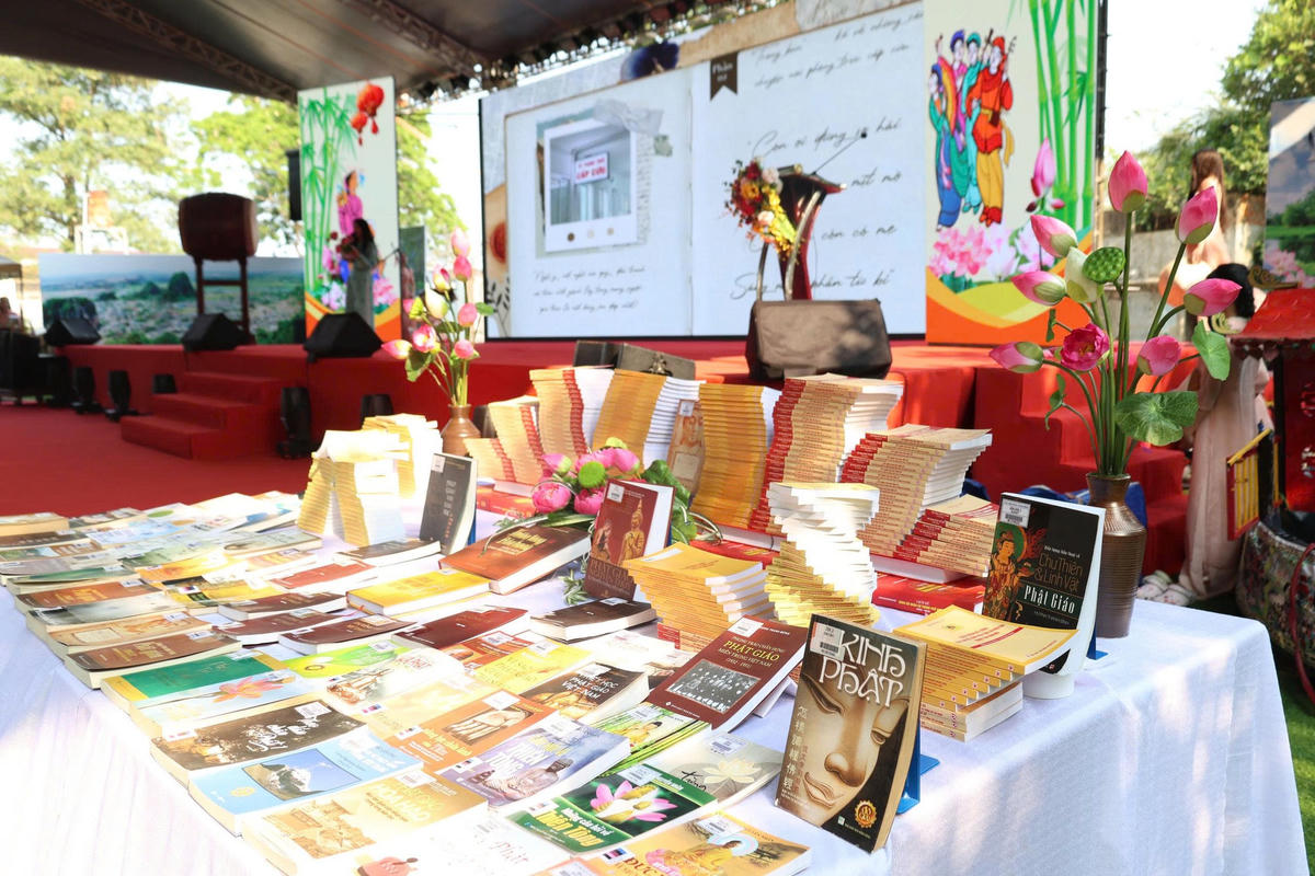 Trang nghiêm nghi lễ tại Lễ hội Quán Thế Âm Ngũ Hành Sơn Đà Nẵng