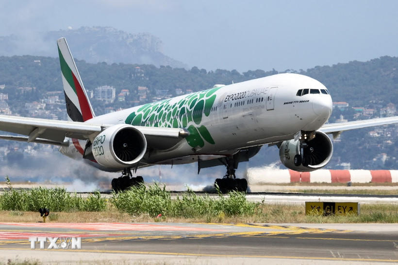 Máy bay Boeing 777 của Hãng hàng không Emirates. (Ảnh: AFP/TTXVN).