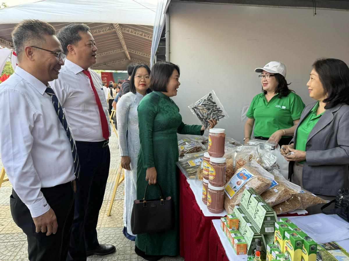 Sản vật miền núi Trà Leng, Hiệp Đức hút khách tại Lễ hội Cầu ngư biển Đà Nẵng