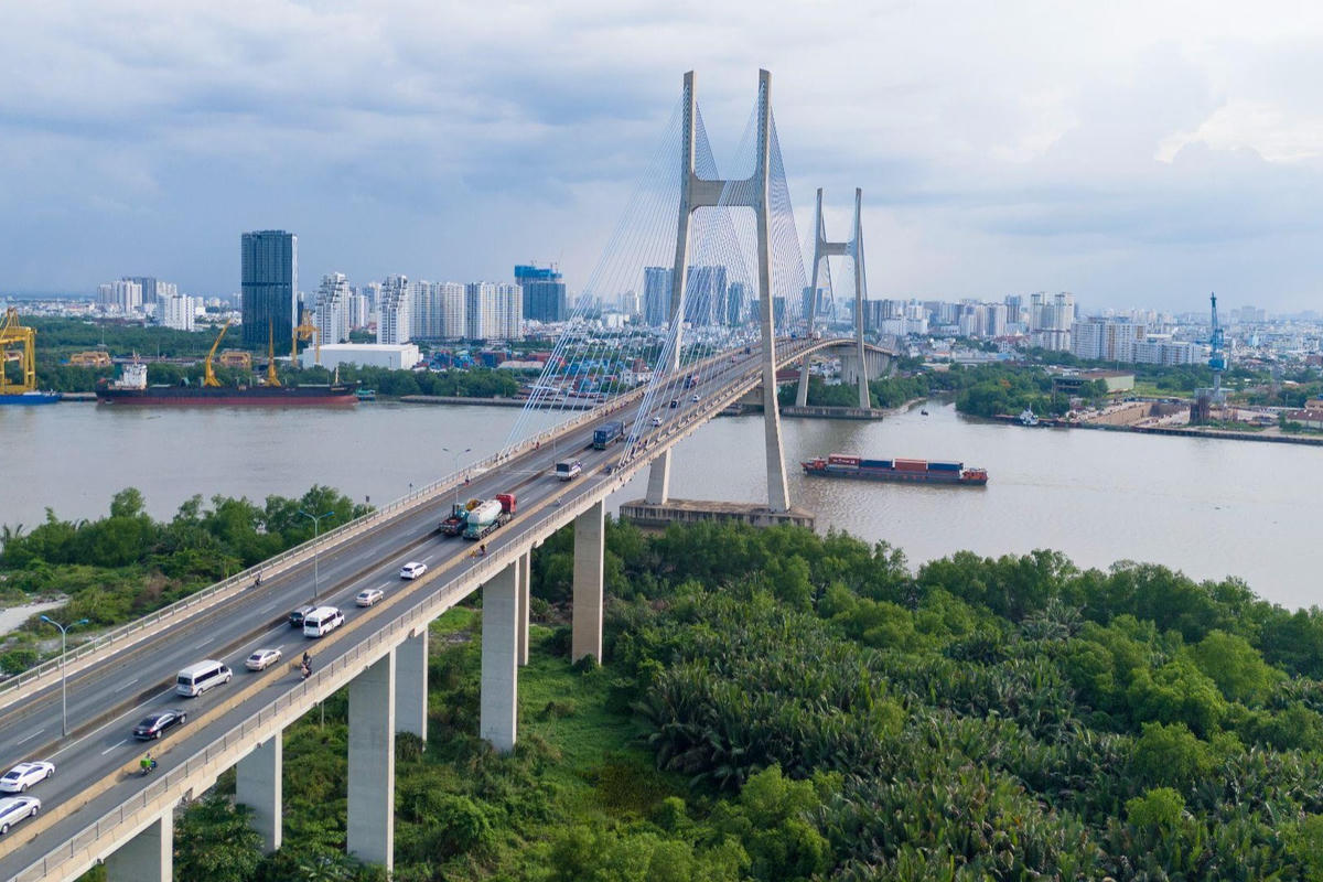 Khu vực tìm thấy thi thể bé trai sơ sinh. Ảnh khu vực cầu Phú Mỹ (N.Phong).