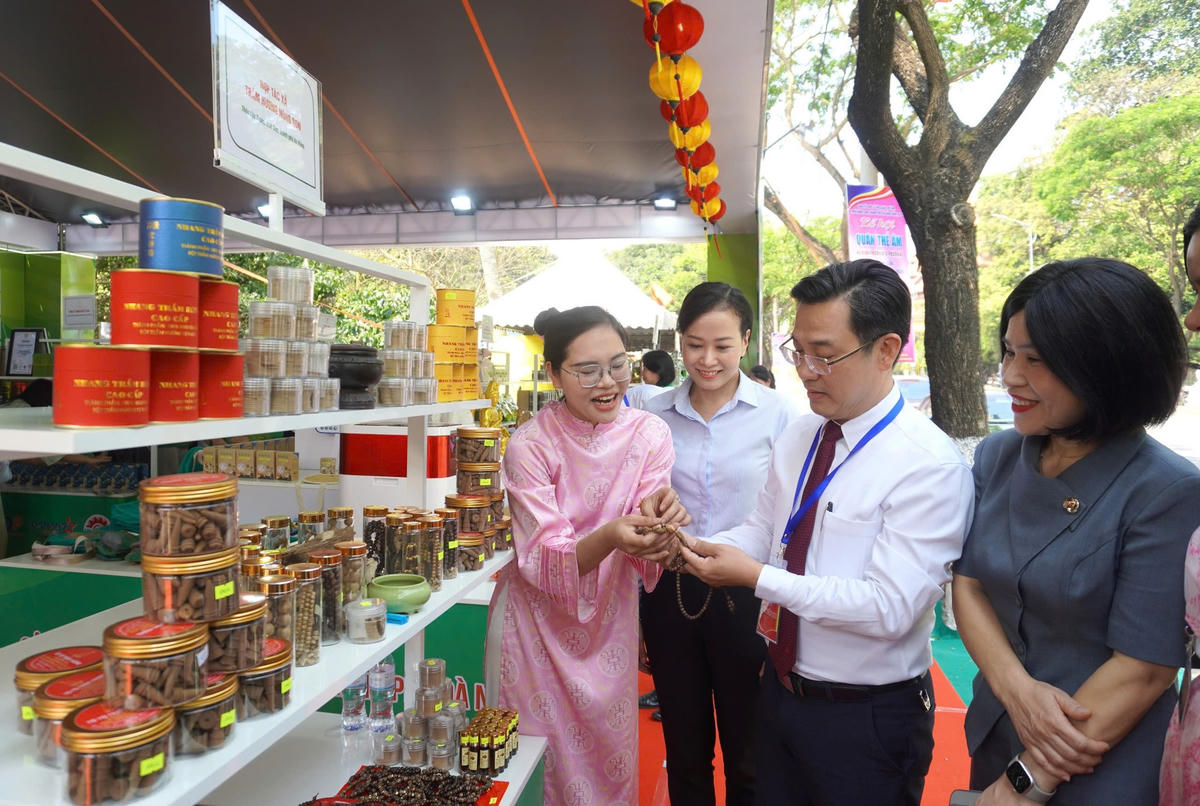 Trang nghiêm nghi lễ tại Lễ hội Quán Thế Âm Ngũ Hành Sơn Đà Nẵng