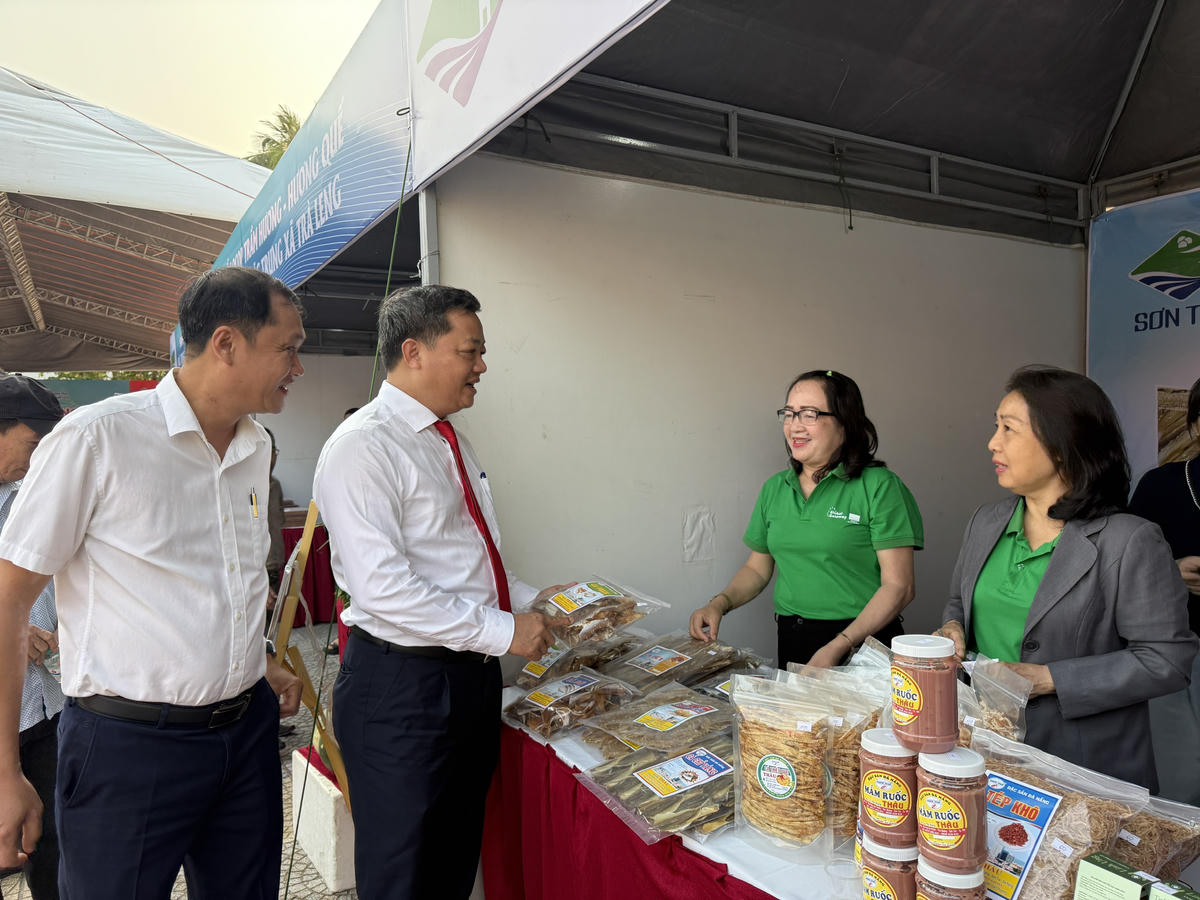 Sản vật miền núi Trà Leng, Hiệp Đức hút khách tại Lễ hội Cầu ngư biển Đà Nẵng