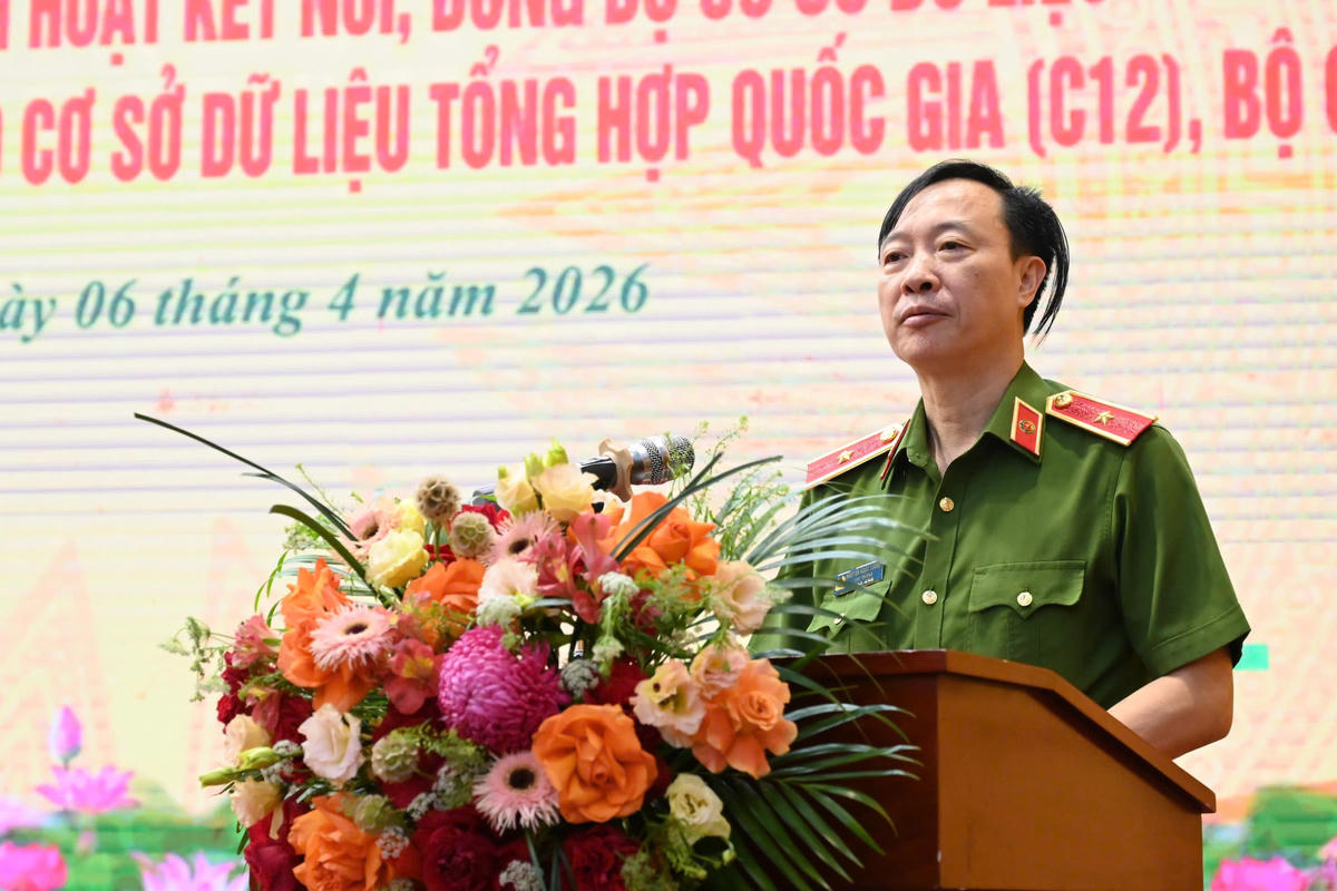 Thiếu tướng Nguyễn Ngọc Cương, Giám đốc Trung tâm Dữ liệu quốc gia phát biểu tại buổi lễ. Ảnh: KC.