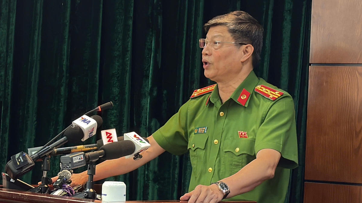 Đại tá Chu An Thanh – Trưởng Phòng Cảnh sát kinh tế, Công an TP Hà Nội phát biểu tại buổi họp báo. Ảnh: Đạt Lê