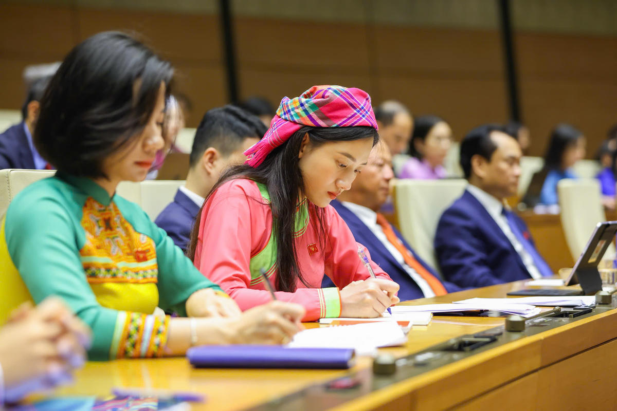 Các đại biểu Quốc hội khoá XVI tham dự phiên khai mạc Kỳ họp thứ Nhất (Ảnh: Quang Vinh)