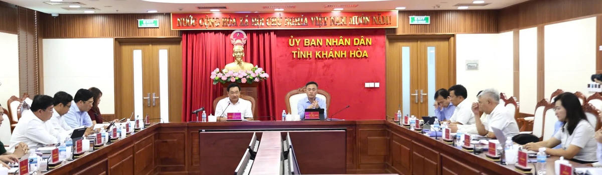 Quang cảnh cuộc họp.