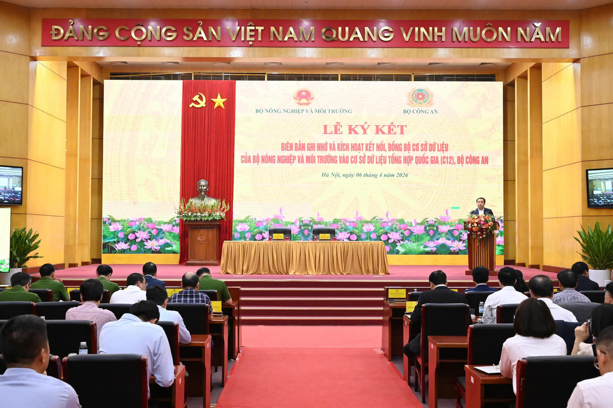 Lễ Ký kết Biên bản ghi nhớ và kích hoạt kết nối, đồng bộ cơ sở dữ liệu của Bộ Nông nghiệp và Môi trường vào Cơ sở dữ liệu tổng hợp quốc gia (C12). Ảnh: KC.