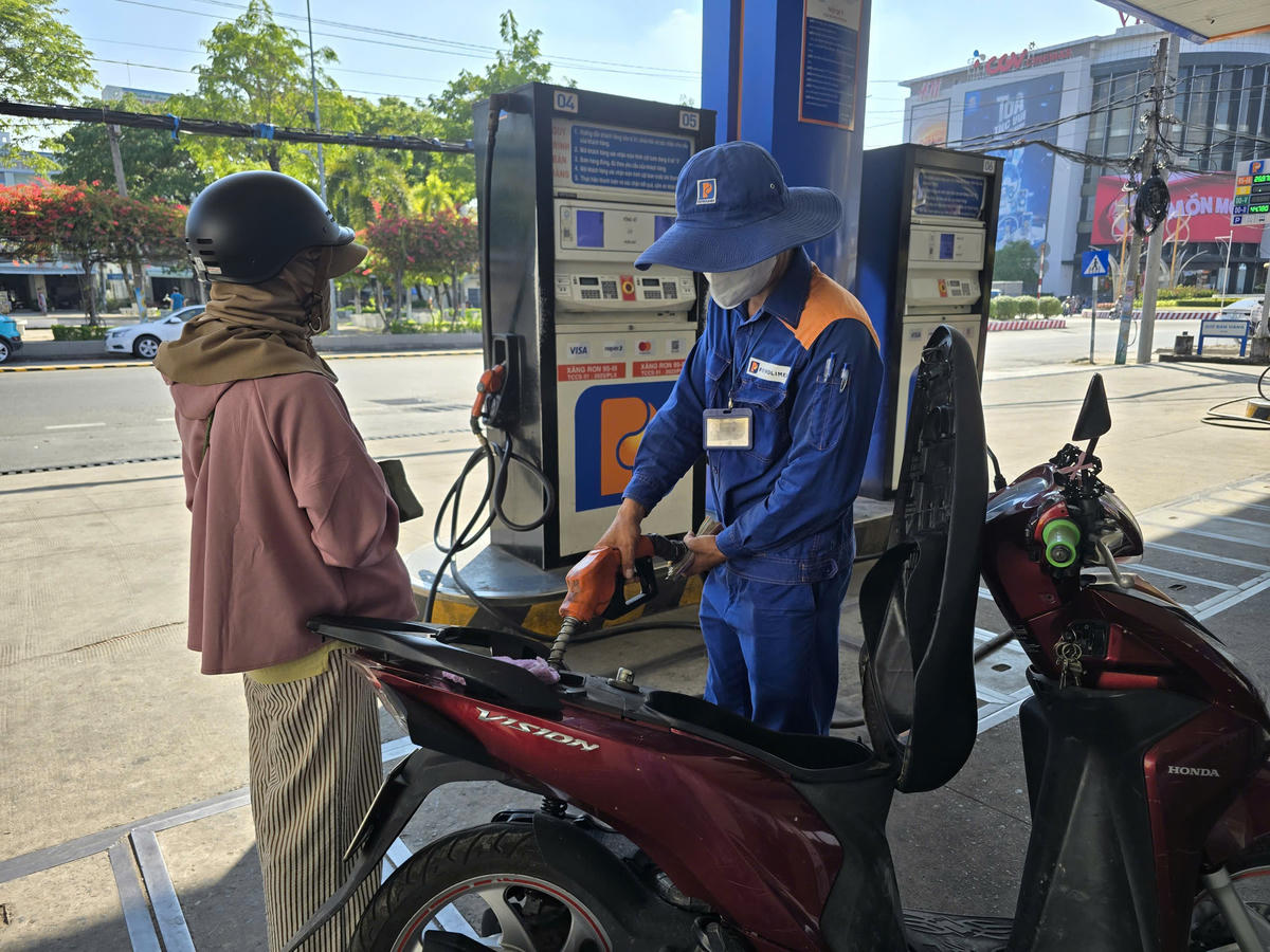 Dự báo tổng nguồn cung xăng dầu tại Cần Thơ trong 30 ngày tới vẫn được đảm bảo, không xảy ra tình trạng thiếu hàng diện rộng. Ảnh Phạm Ngọc.&nbsp;