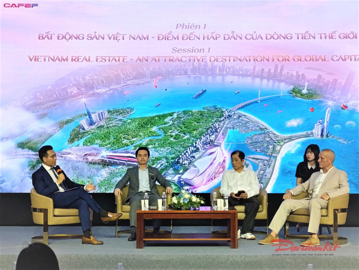 Các chuyên gia chia sẻ tại buổi tọa đàm. Ảnh: T.Luân.