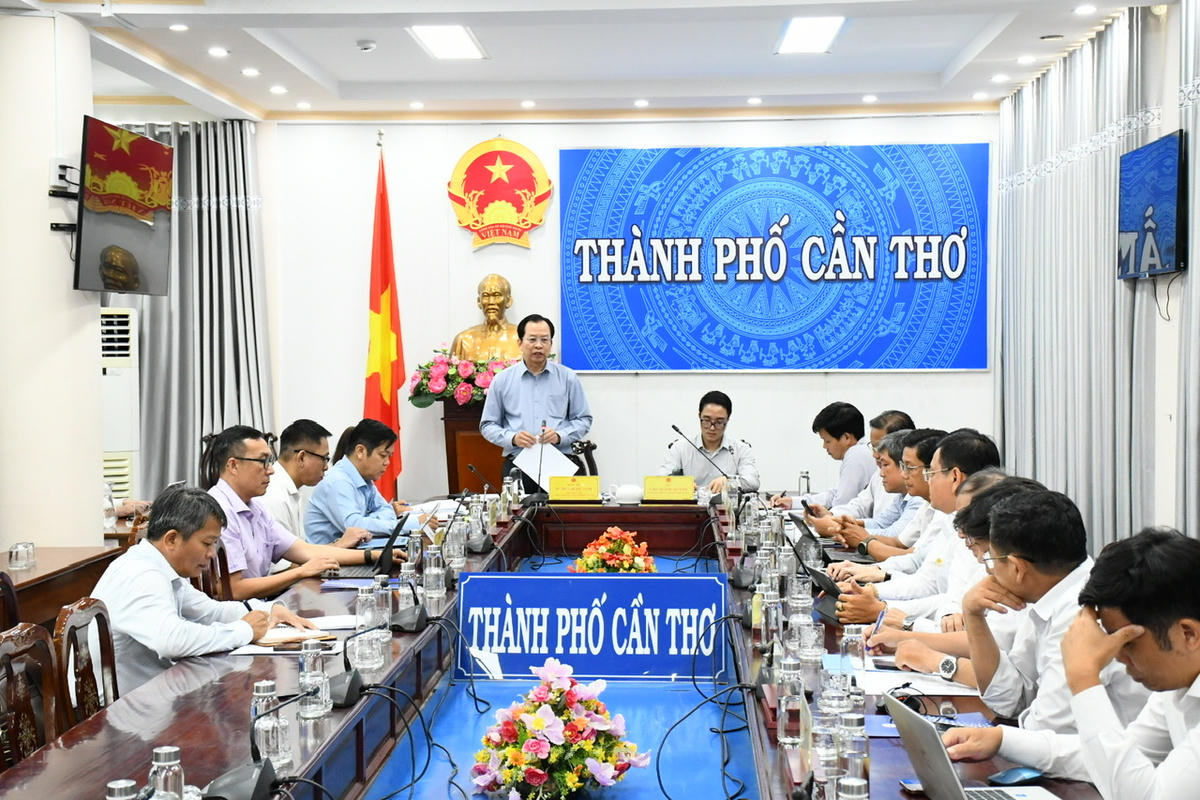 Ông Vương Quốc Nam – Phó Chủ tịch UBND TP Cần Thơ đánh giá cao sự chủ động của ngành Điện trong công tác đảm bảo cung ứng điện.