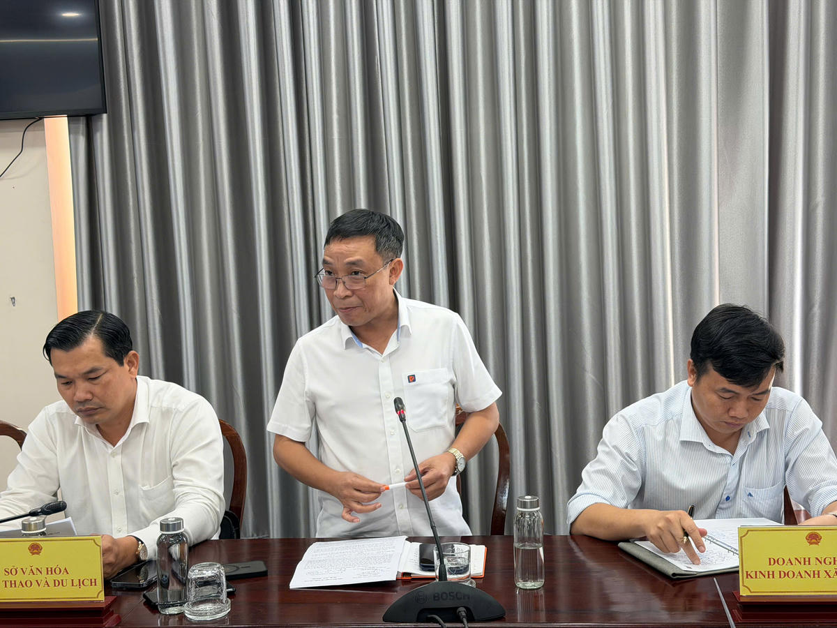 Ông Nguyễn Đăng Chinh - Giám đốc Công ty TNHH MTV Petrolimex Cần Thơ phát biểu tại cuộc họp. Ảnh Phạm Ngọc.