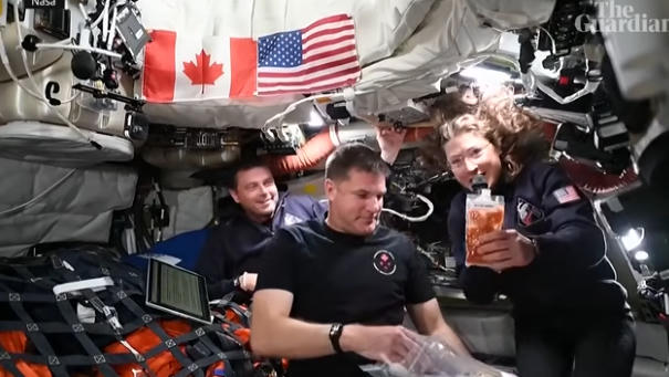 Các phi hành gia Artemis II tiết lộ thực đơn trên tàu. Ảnh: The Guardian.