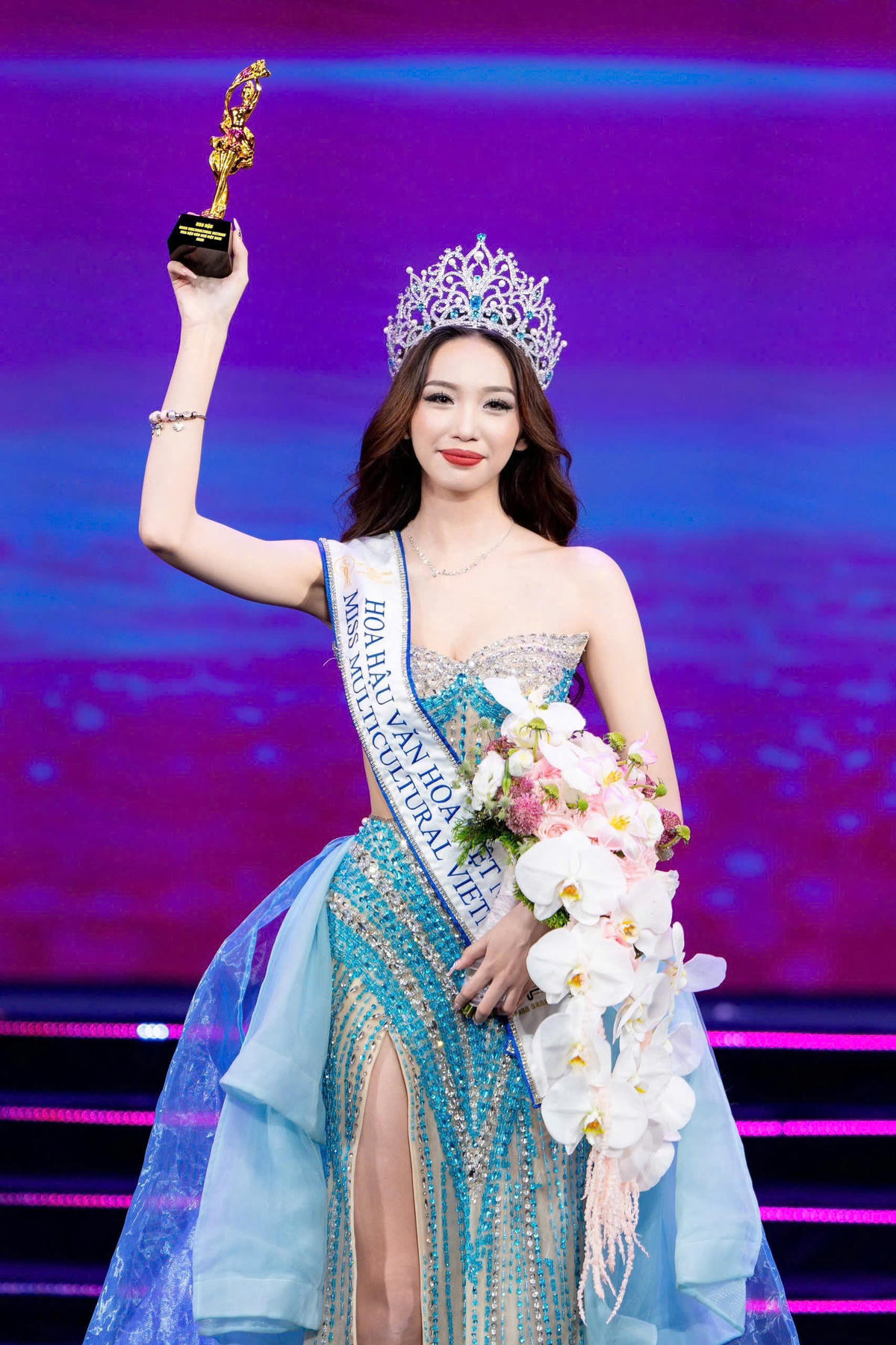 Nguyễn Trần Hà Linh đăng quang Hoa hậu Văn hóa Việt Nam 2026. Ảnh: BTC.